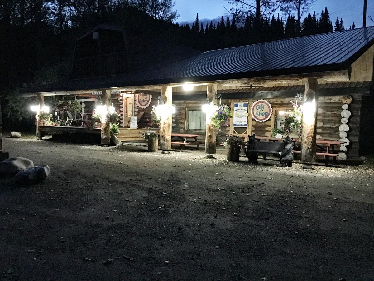 Tetsa River Lodge Экстерьер фото